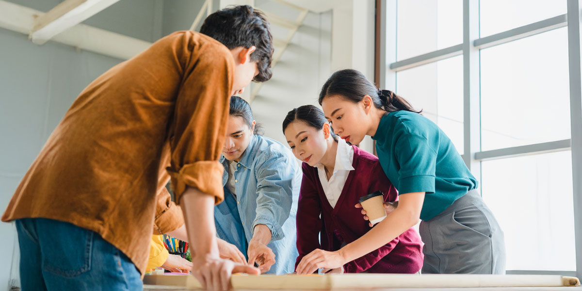 Bảo hiểm VNI Care dành cho thành viên tổ chức hợp pháp tại Việt Nam, dưới 60 tuổi, với phạm vi bảo hiểm gồm: chết/tàn tật vĩnh viễn do bệnh (ĐK A), tai nạn cá nhân (ĐK B), và trợ cấp nằm viện/phẫu thuật (ĐK C).